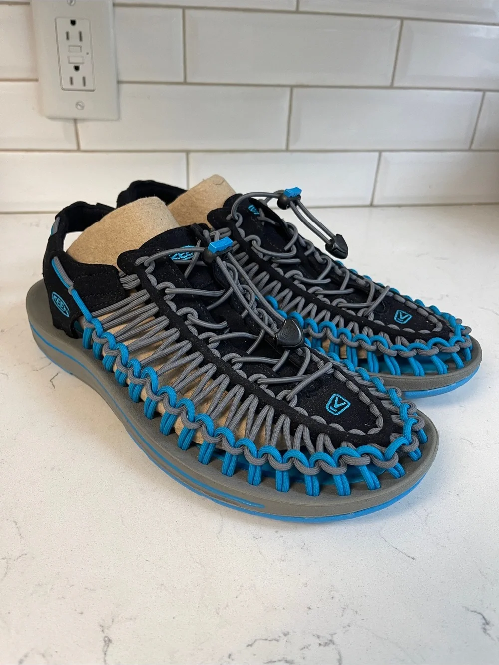 Keen UNEEK Men's Outdoor Sandal Black/Blue US Size 11.5 Worn 3-4 times